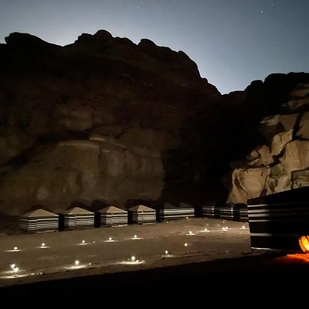 Moon City With Jeep Trips Wadi Rum Eksteriør bilde