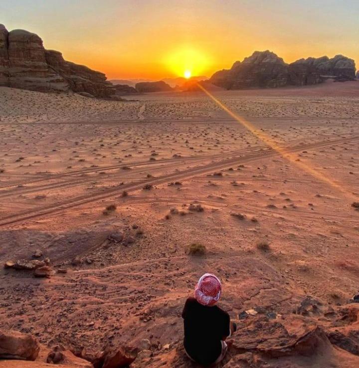 Moon City With Jeep Trips Wadi Rum Eksteriør bilde