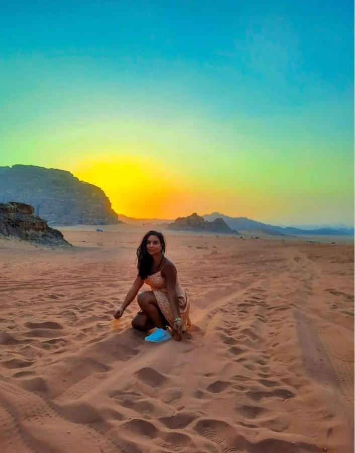 Moon City With Jeep Trips Wadi Rum Eksteriør bilde