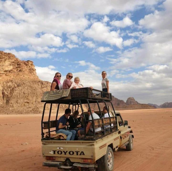 Moon City With Jeep Trips Wadi Rum Eksteriør bilde