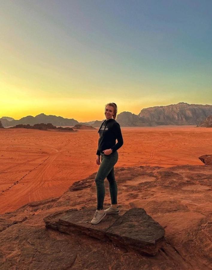 Moon City With Jeep Trips Wadi Rum Eksteriør bilde