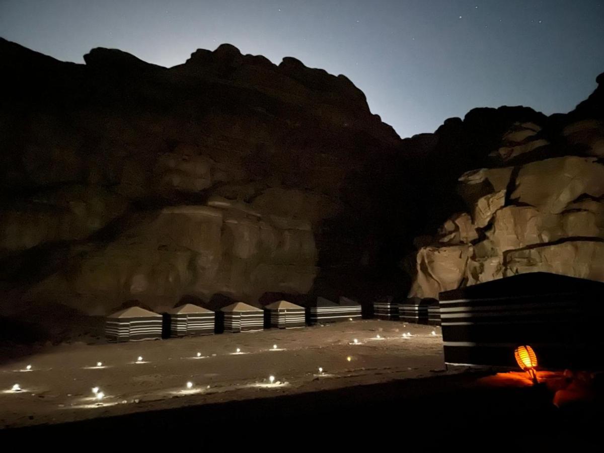 Moon City With Jeep Trips Wadi Rum Eksteriør bilde