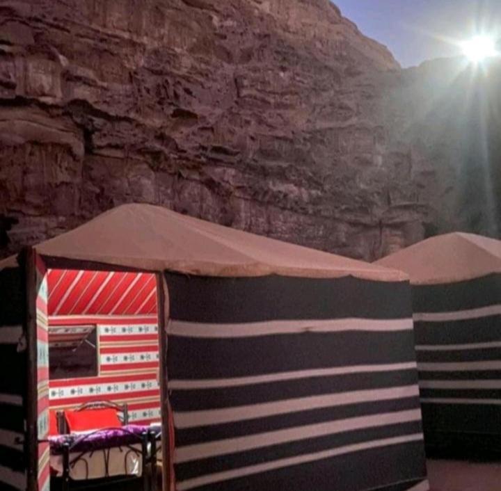 Moon City With Jeep Trips Wadi Rum Eksteriør bilde