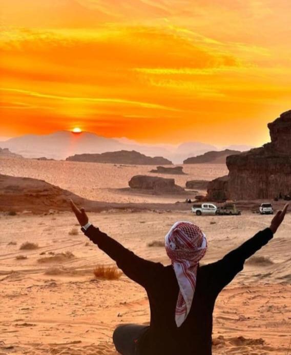 Moon City With Jeep Trips Wadi Rum Eksteriør bilde