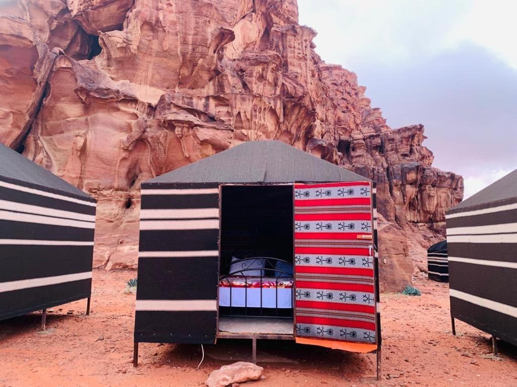 Moon City With Jeep Trips Wadi Rum Eksteriør bilde